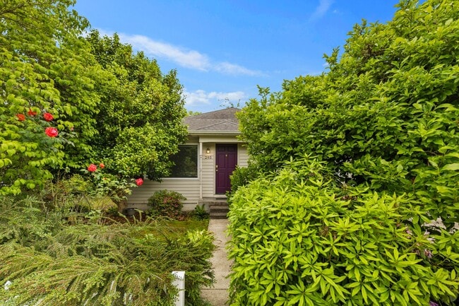 Photo - 295 NE Alder St