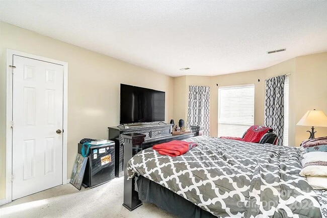 Photo - 2027 Killarney Pl