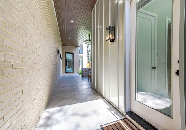 Photo - 408 W 30th St