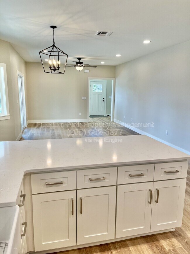 Photo - 312 Ellisport St