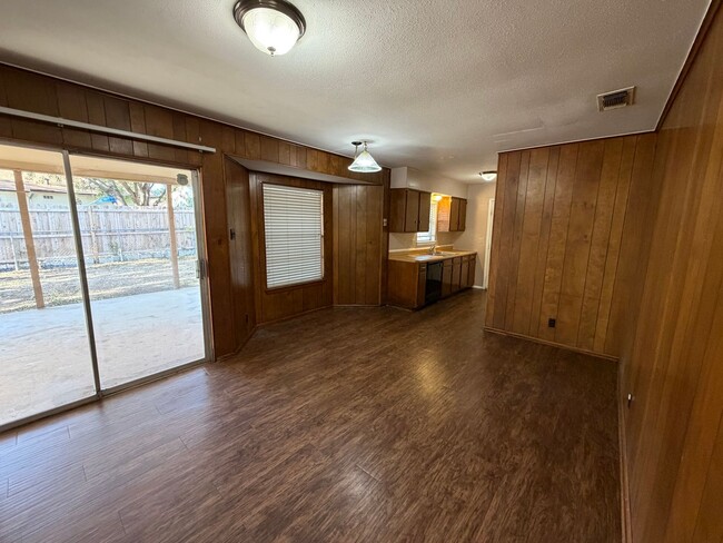 Photo - NICE 3 BEDROOM HOME WITH 2 FULL BATHS IN N...