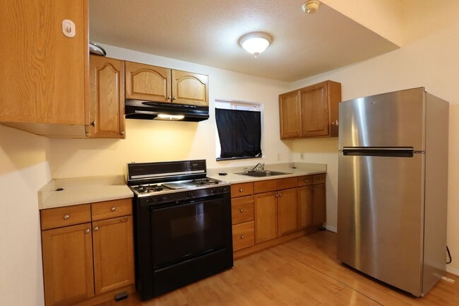 Building Photo - 1095 Unit A Rental