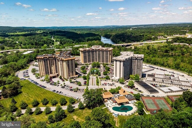 Building Photo - 10218 Valley Forge Cir Unit 218 Rental