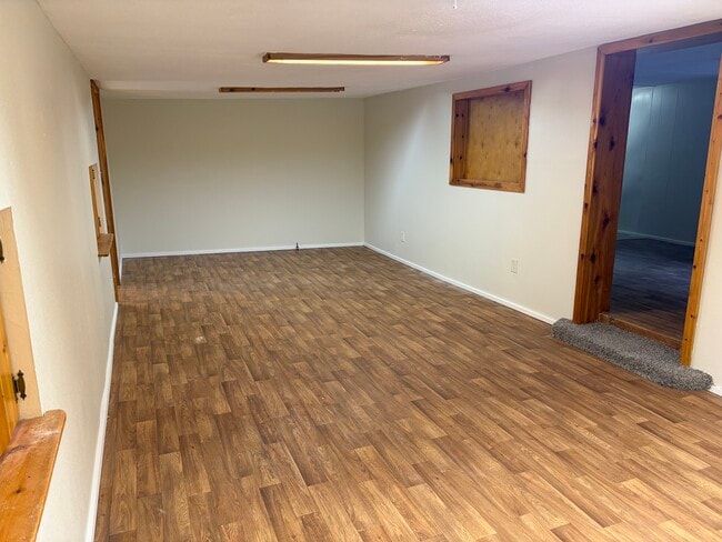 Viviendo - 13312 McComb Rd