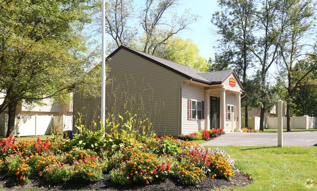 Oficina de arrendamiento - Greenway Apartments