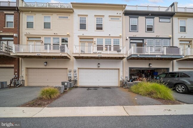 Building Photo - 609 Hendrix Ave