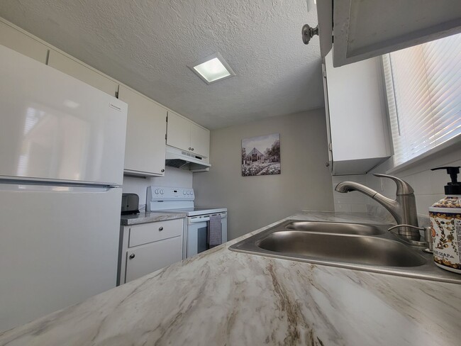 Photo - Newly Renovated Townhouse - Pet Friendly!! Unit 1222