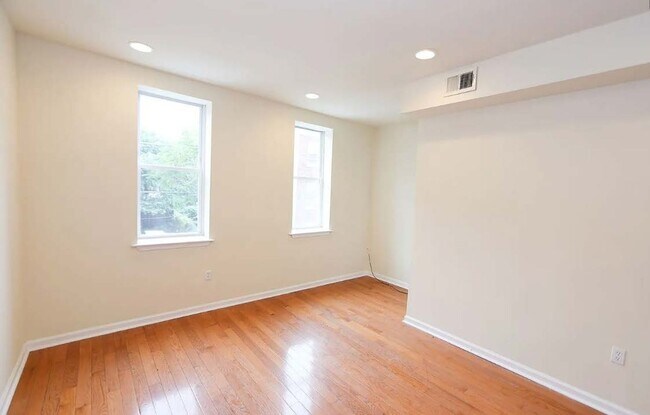Photo - Beautiful 2-Bedroom Home Near Temple University! Available NOW!