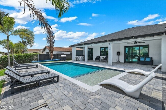 Photo - 2419 Country Club Blvd