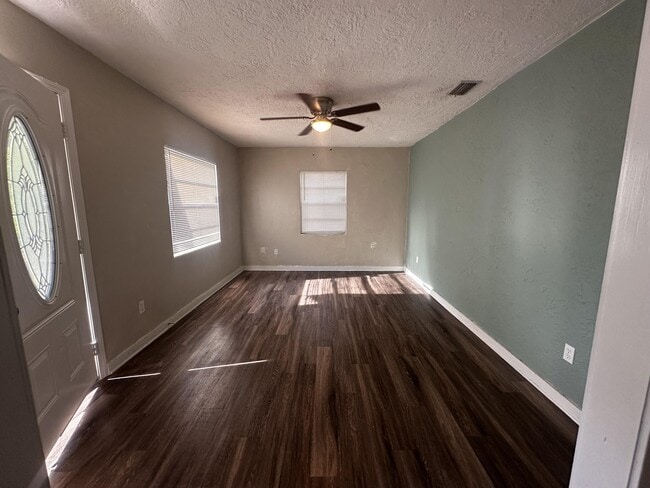 Photo - 6715 Mott Ave