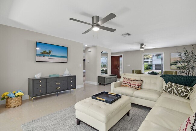 Photo - Naples Park Pool home - walking distance t...