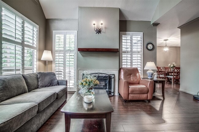 Photo - 246 Litchfield Ln