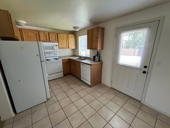 Photo - Conveniently Located 2 Bed/1.5 Bath Townhome in SW Redmond Unit 1726