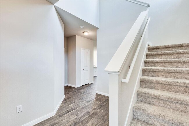 Photo - 13923 Macquarie Dr