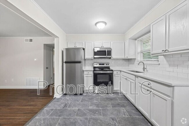 Building Photo - 2016 N Gregg Ave Rental