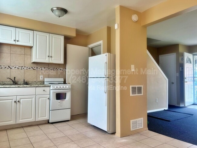 Building Photo - 17322 Greenfield Rd