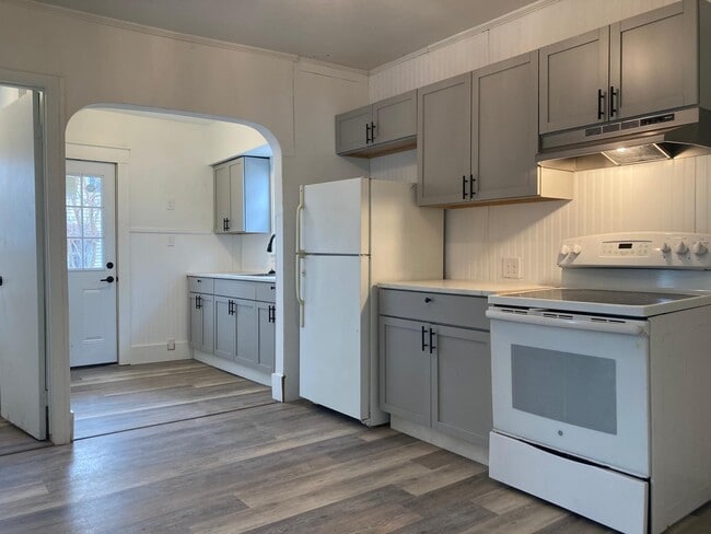 Kitchen/Dining - 838 N Metcalf St