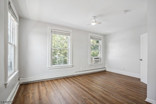 Photo - 60 2nd St