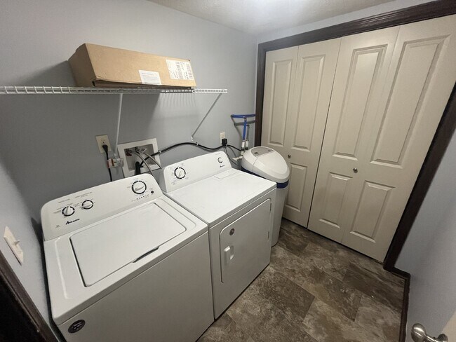 Photo - Newer 3-Bed Townhome in NW Columbus, attached double car garage and private back yard!