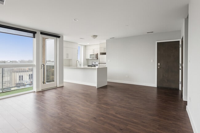 Photo - 3301 N Sheffield Ave