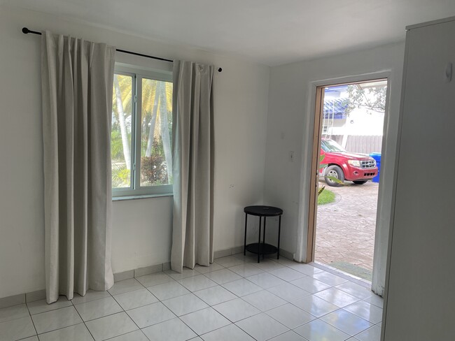 Photo - 1736 SW 12th St Unit 3