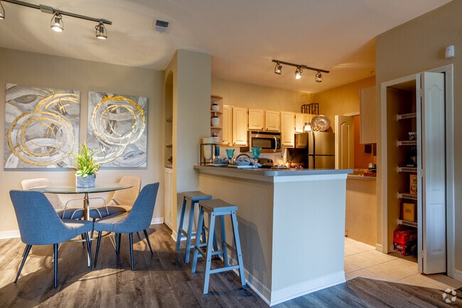 3BR,2BA 1,328 SqFt