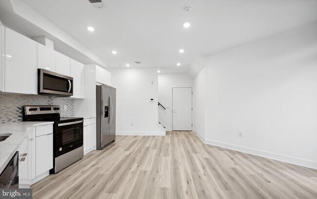 Building Photo - 2301 Grays Ferry Ave Unit 6 Rental