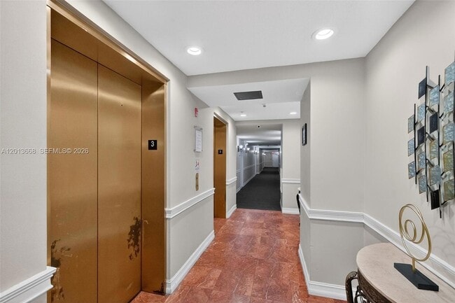 Photo - 5271 SW 8th St Unidad 305