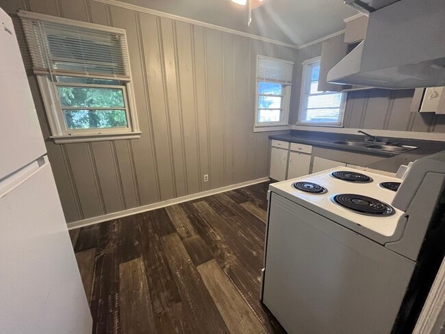 Photo - 217 17th St N