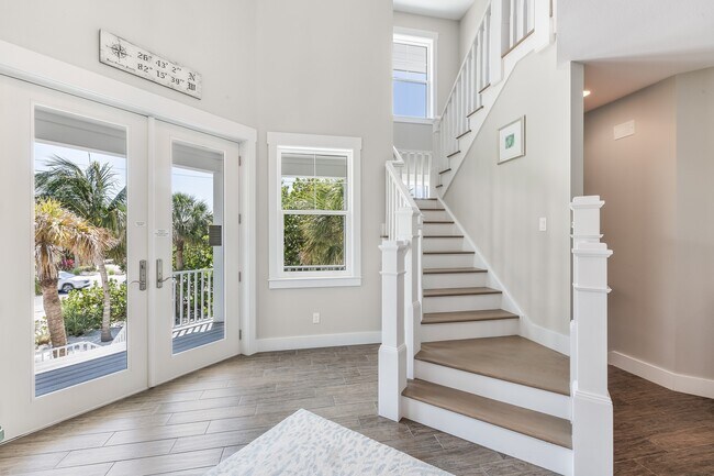 Photo - 305 Barbarossa St