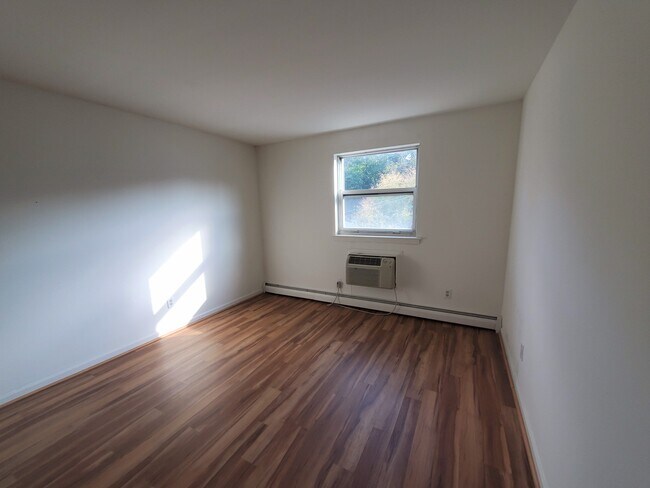 Primary Bedroom - Main Line Court