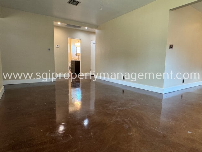 Photo - 2723 N Greenfield Rd