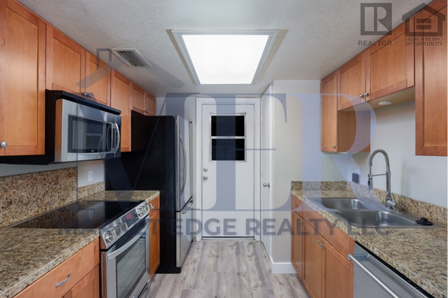Building Photo - 3Bed/2Bath House at 7th/101! Move-In Ready on 06/18/2026! -- POOL! NO HOA!