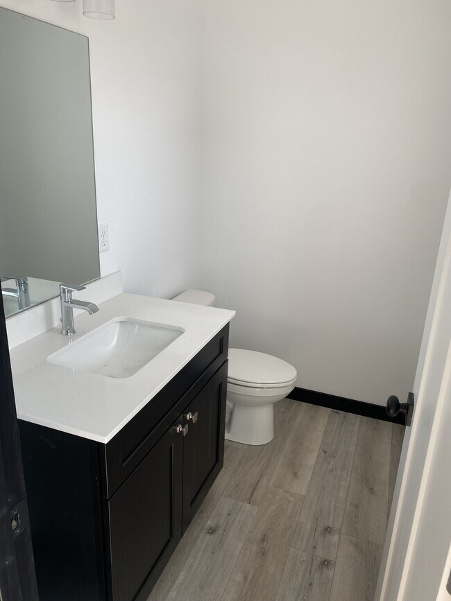 Photo - 2979 Fen Way