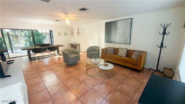 Photo - 325 29th St NW