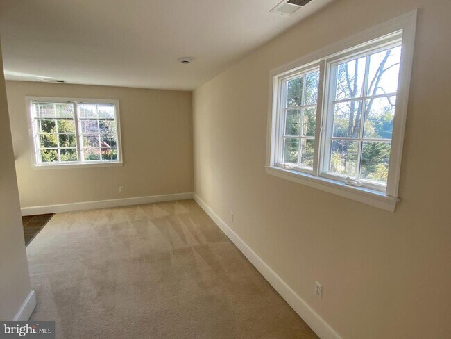 Photo - 7805 Accotink Pl