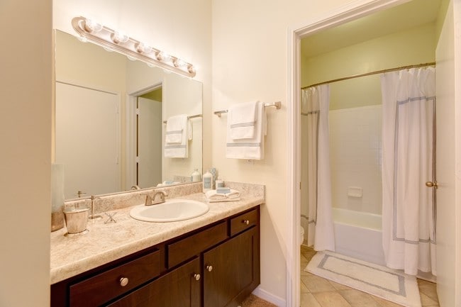 Crowne Oaks Apartments