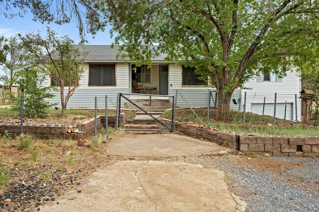 Photo - 5066 Iris St