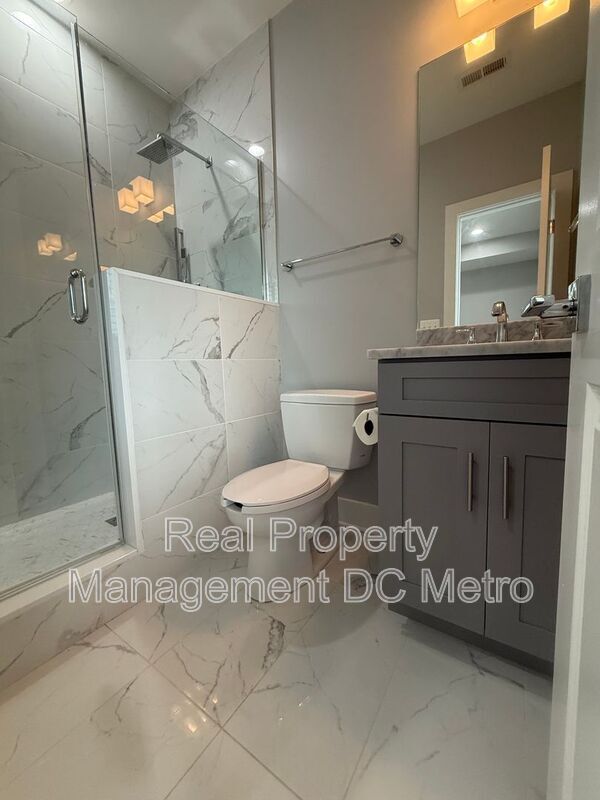 Photo - 804 21st St NE