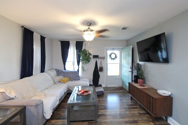 Photo - Updated 2BR Home Near Downtown Pensacola –...