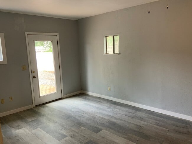 Photo - 137 N Cherry St