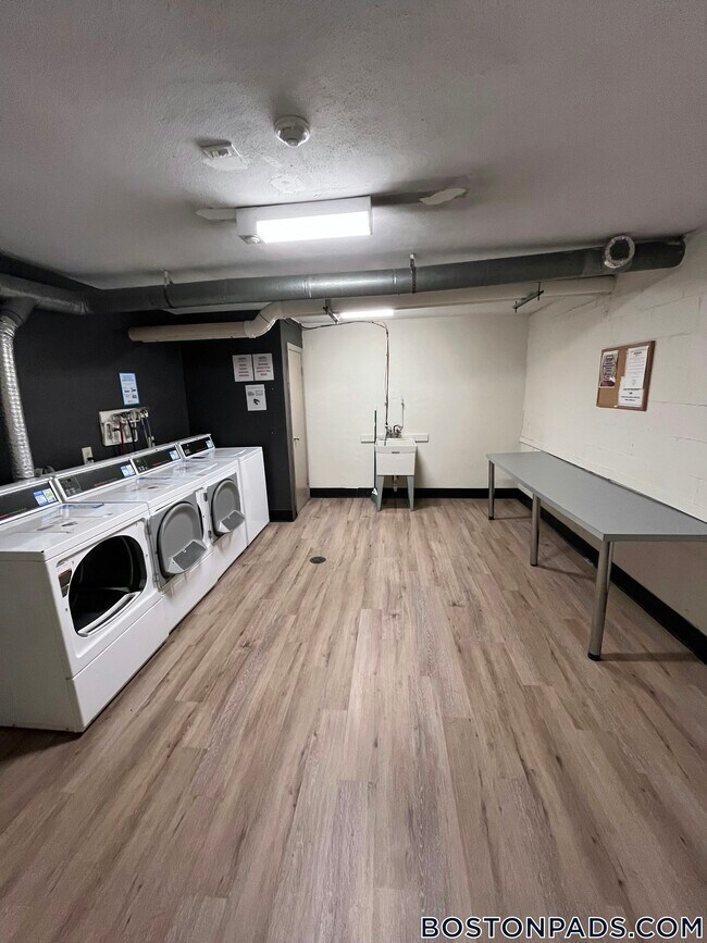 Photo - 230 Babcock St Unidad 3F