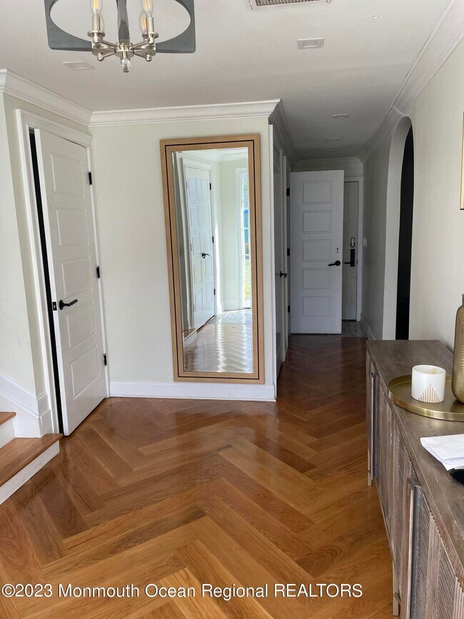 Photo - 501 Monmouth Pl