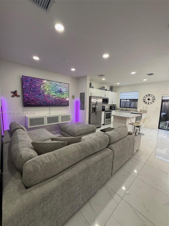 Building Photo - 21432 NE 2nd Path