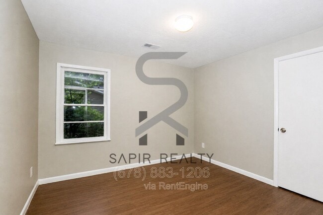 Photo - 202 Wendan Way