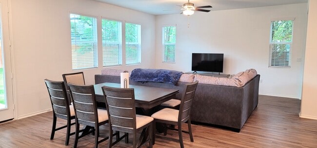 Photo - 1100 Winnie Dr