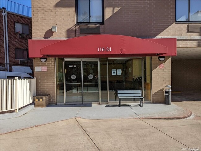 Building Photo - 116-24 Grosvenor Ln Unit 5C Rental