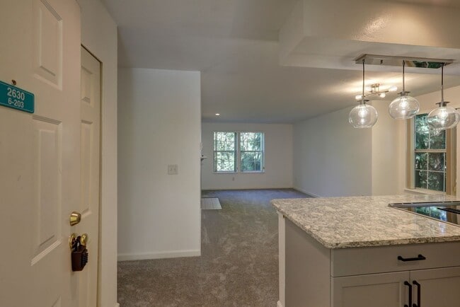 Photo - Charming Updated 2 Bedroom 2 Bathroom Bellevue Condo