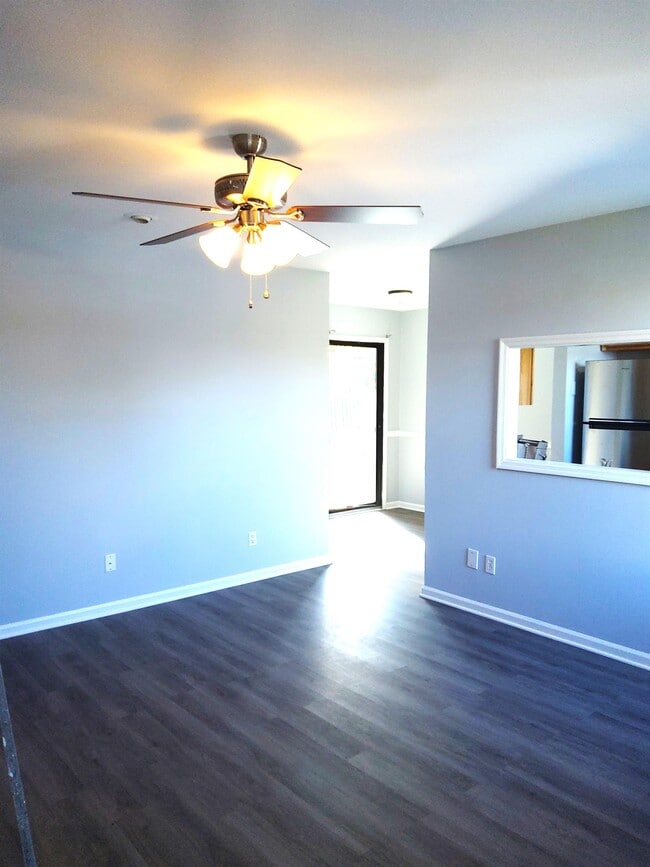 Photo - 5205b Marseilles Dr