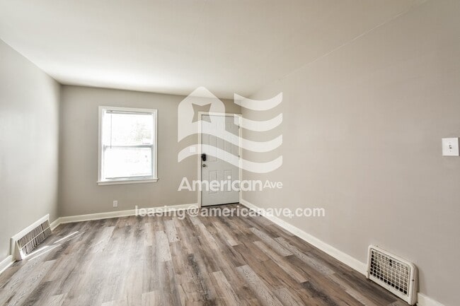 Photo - 3155 N 42nd St